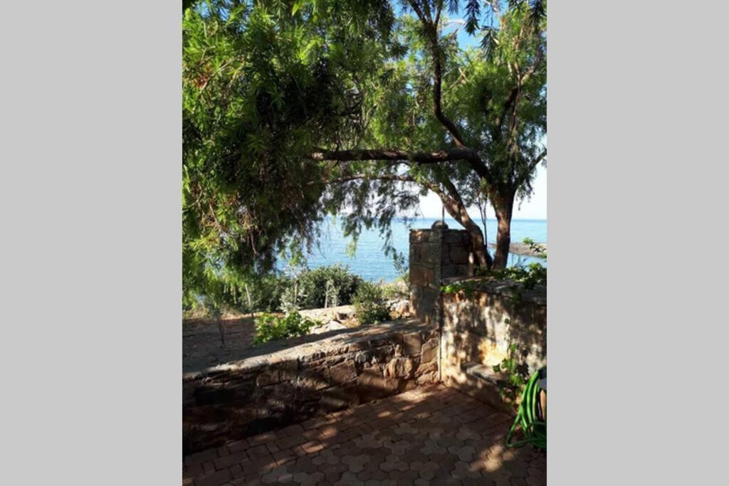Traditional Stone House By The Sea... Kapetanianá المظهر الخارجي الصورة