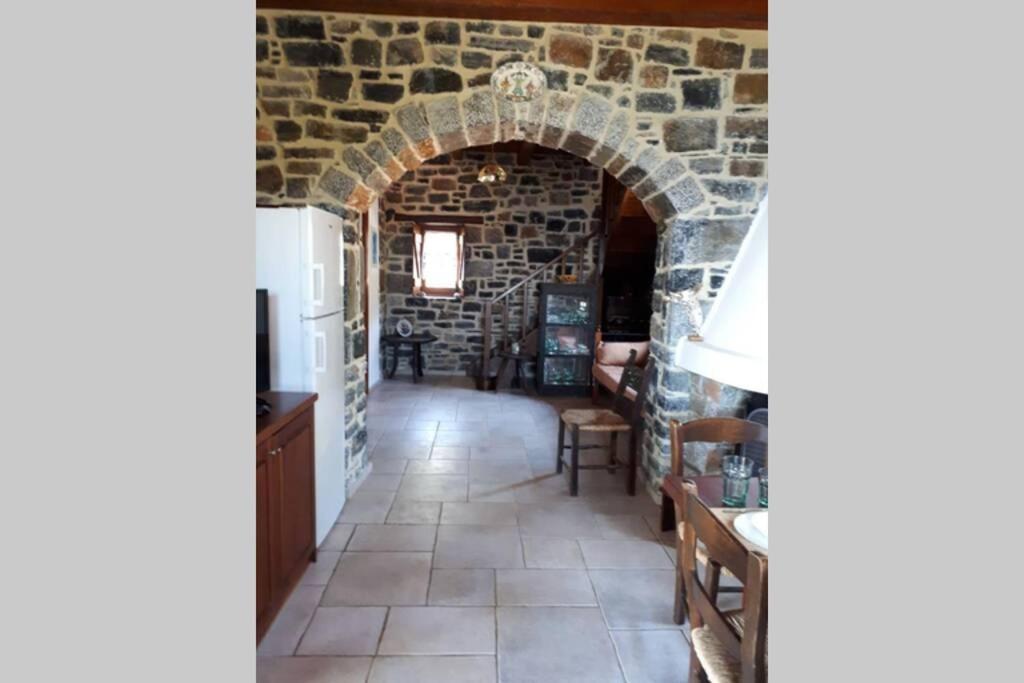 Traditional Stone House By The Sea... Kapetanianá المظهر الخارجي الصورة