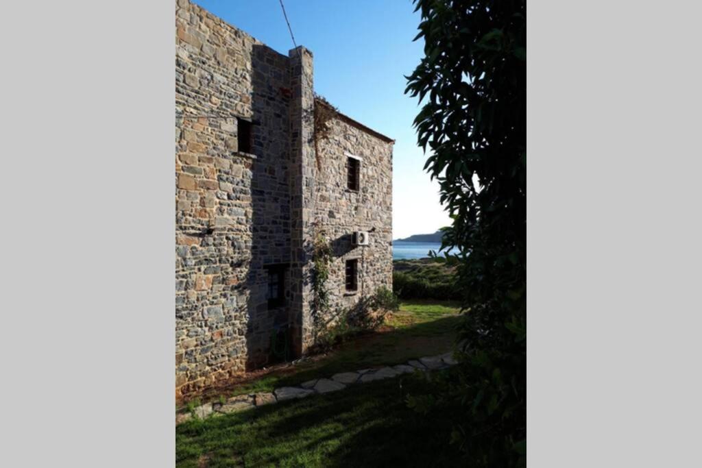 Traditional Stone House By The Sea... Kapetanianá المظهر الخارجي الصورة