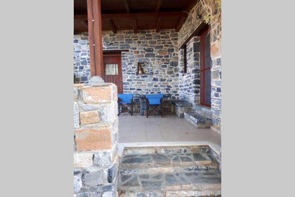 Traditional Stone House By The Sea... Kapetanianá المظهر الخارجي الصورة