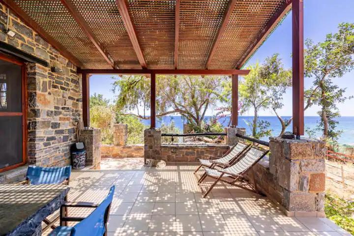 Traditional Stone House By The Sea... Kapetanianá المظهر الخارجي الصورة