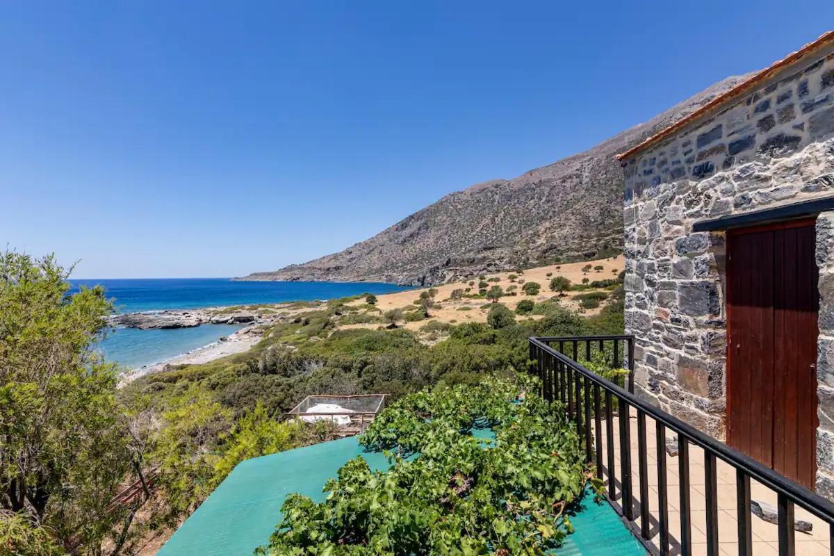 Traditional Stone House By The Sea... Kapetanianá المظهر الخارجي الصورة