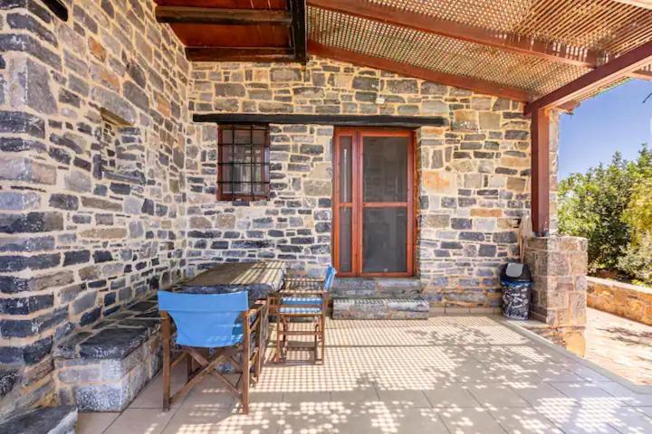 Traditional Stone House By The Sea... Kapetanianá المظهر الخارجي الصورة