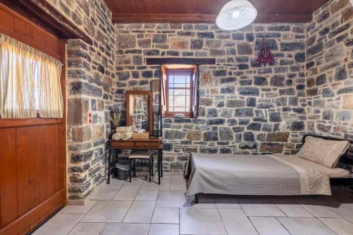 Traditional Stone House By The Sea... Kapetanianá المظهر الخارجي الصورة